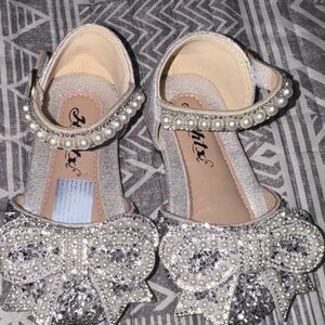 Elegant Silver Kids Shoes with Bow and Pearl Detail